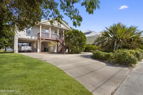 1388 Kensington Dr, Biloxi, MS 39530