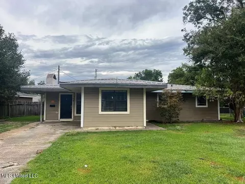2 E Circle Dr, Vidalia, LA 71373