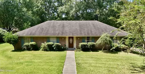 1221 Huntcliff Way, Clinton, MS 39056