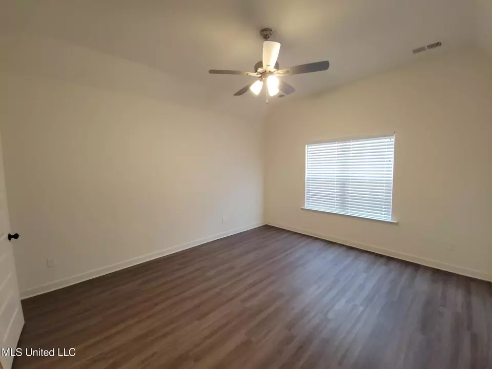 Bedroom - 2263 Dela Dr, Southaven, MS 38672 photo 2 of 6