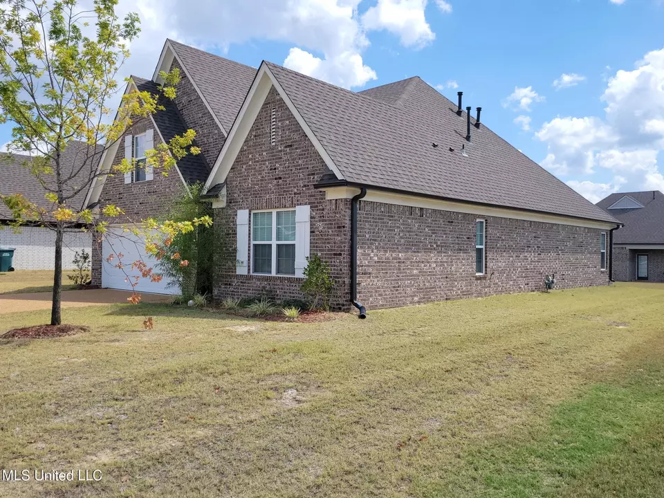 Exterior - 2263 Dela Dr, Southaven, MS 38672 photo 3 of 6
