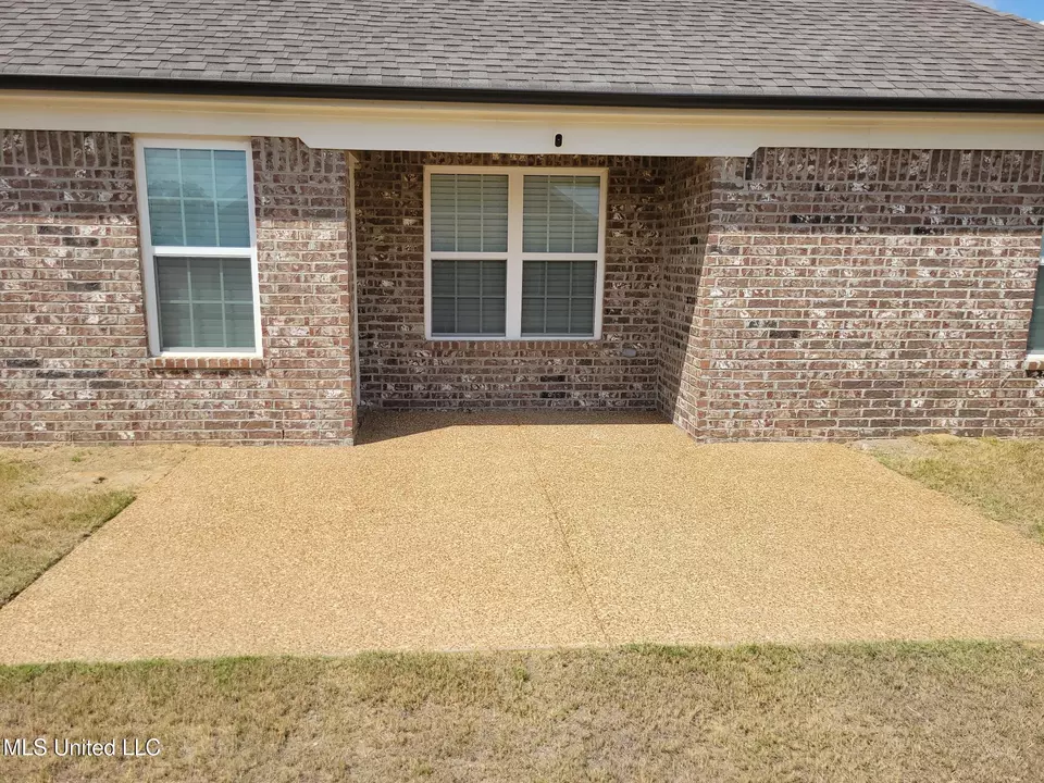 Exterior - 2263 Dela Dr, Southaven, MS 38672 photo 6 of 6