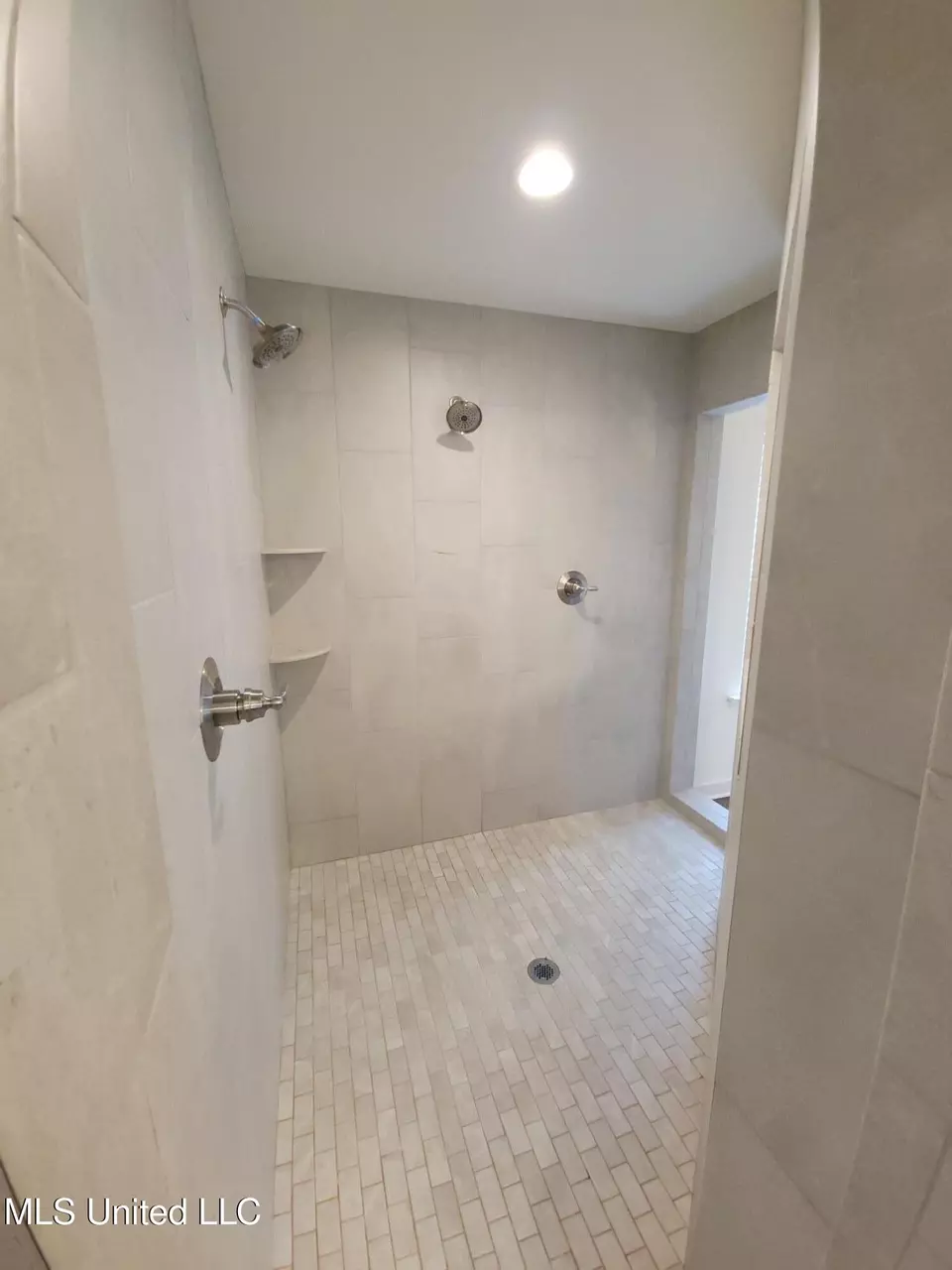 Bath - 2263 Dela Dr, Southaven, MS 38672 photo 4 of 7