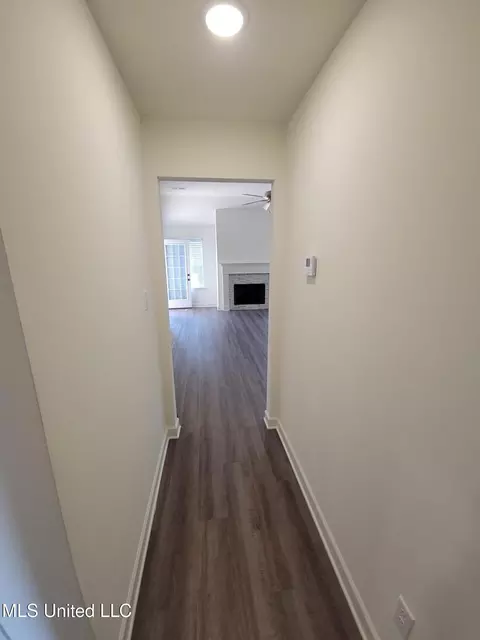 Entry Way - 2263 Dela Dr, Southaven, MS 38672 photo 1 of 1