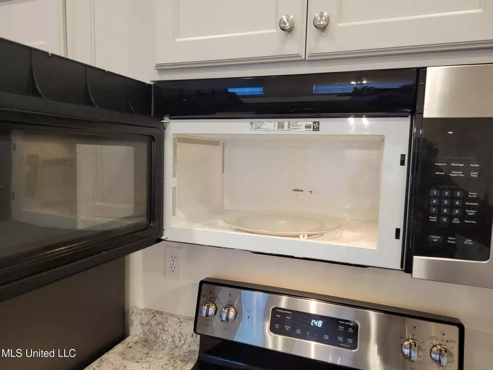 Kitchen - 2263 Dela Dr, Southaven, MS 38672 photo 7 of 10