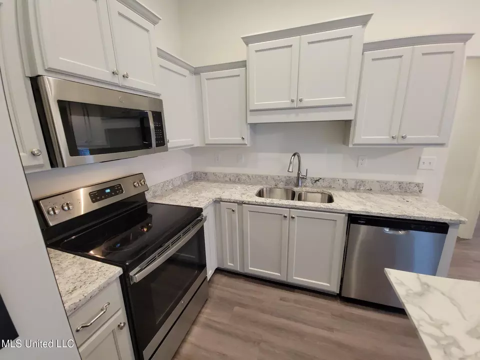 Kitchen - 2263 Dela Dr, Southaven, MS 38672 photo 6 of 10