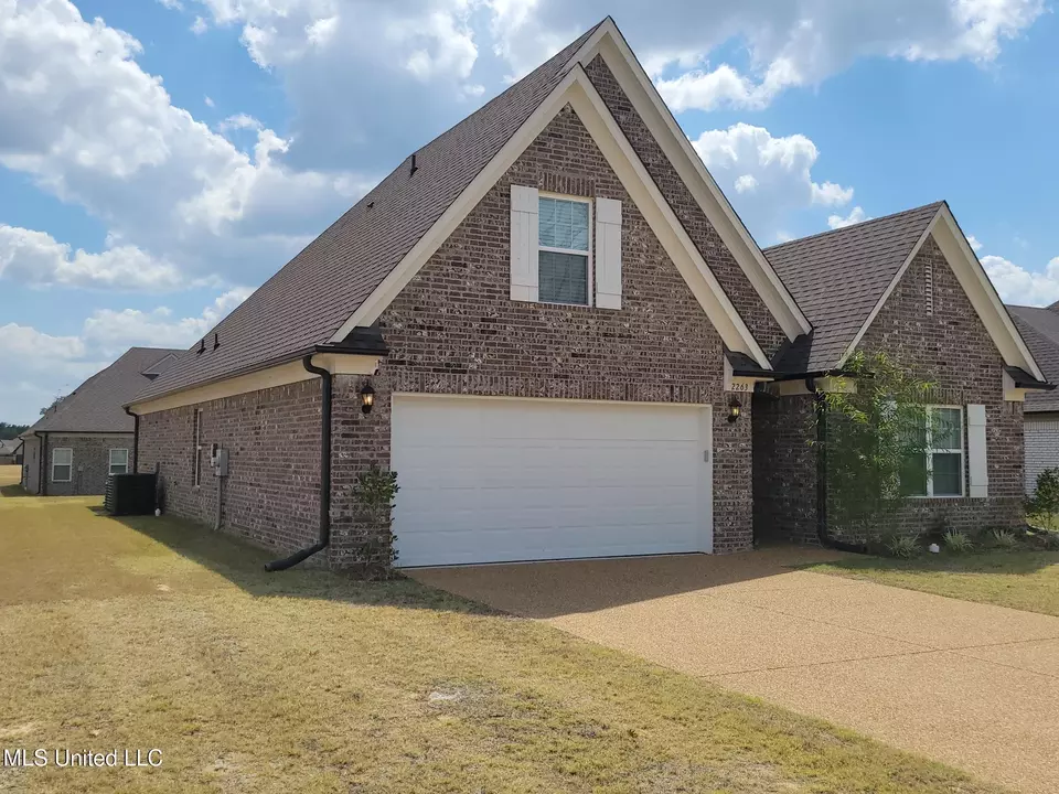Exterior - 2263 Dela Dr, Southaven, MS 38672 photo 2 of 6