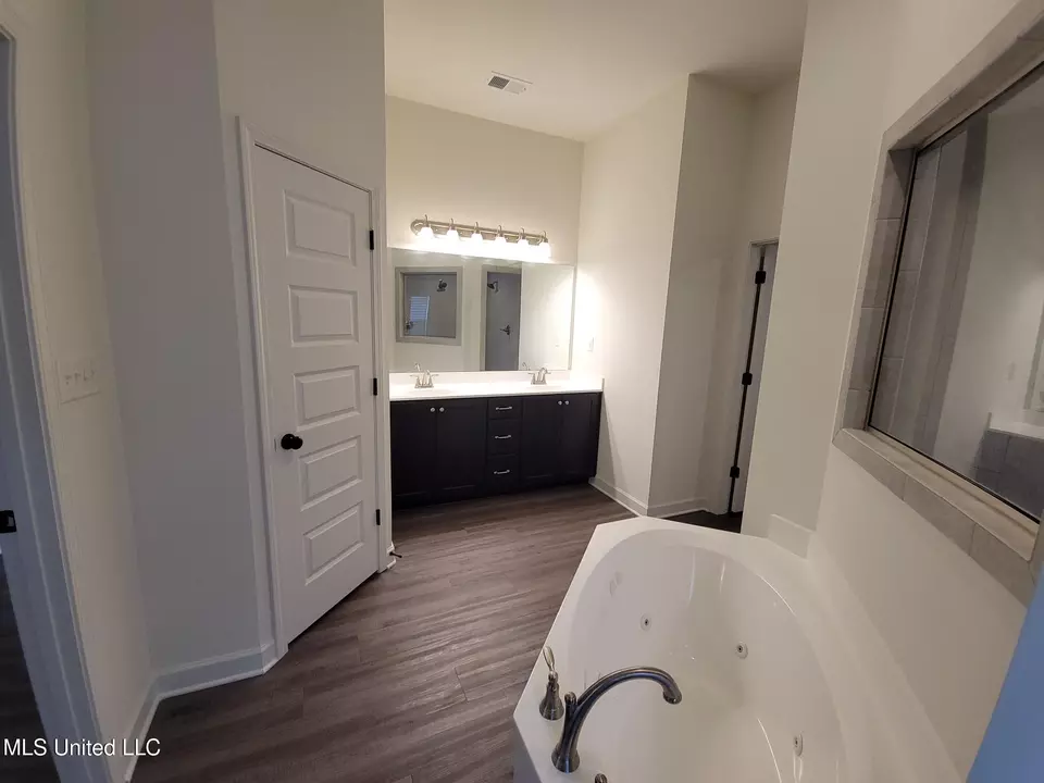 Other - 2263 Dela Dr, Southaven, MS 38672 photo 2 of 8