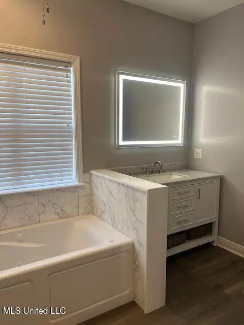 Bath - 1125 Deerfield Rd, Summit, MS 39666 photo 2 of 3