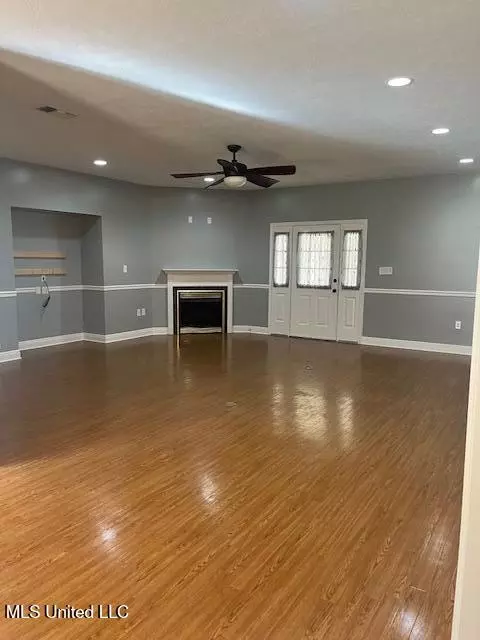 Living - 1125 Deerfield Rd, Summit, MS 39666 photo 2 of 7