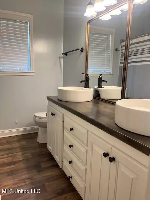 Bath - 1125 Deerfield Rd, Summit, MS 39666 photo 1 of 3