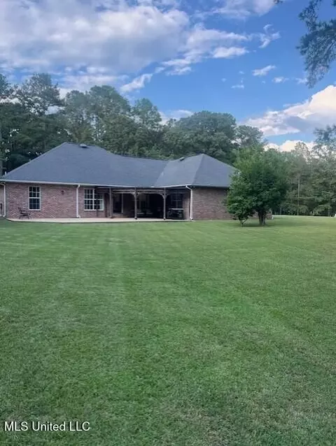 Exterior - 1125 Deerfield Rd, Summit, MS 39666 photo 6 of 9