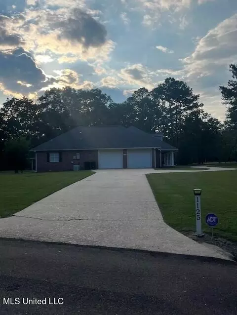 Exterior - 1125 Deerfield Rd, Summit, MS 39666 photo 2 of 9