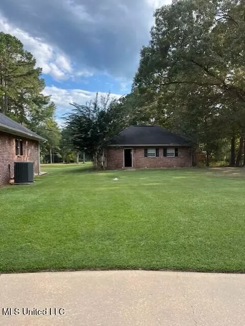 Exterior - 1125 Deerfield Rd, Summit, MS 39666 photo 3 of 9