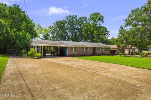 228 E Dinkins St, Canton, MS 39046