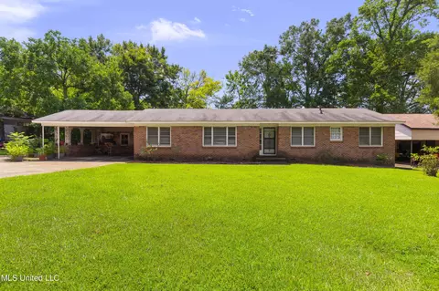 228 E Dinkins St, Canton, MS 39046 photo 2