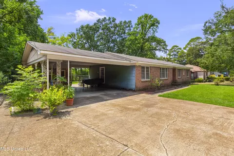 228 E Dinkins St, Canton, MS 39046 photo 5