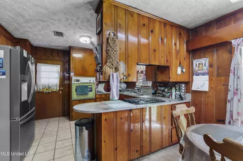 228 E Dinkins St, Canton, MS 39046 photo 12