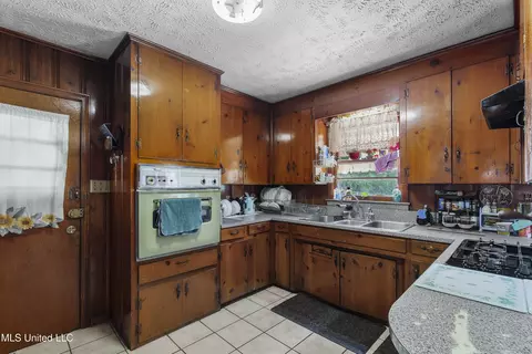 228 E Dinkins St, Canton, MS 39046 photo 8