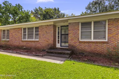 228 E Dinkins St, Canton, MS 39046 photo 4
