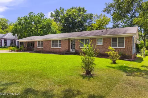 228 E Dinkins St, Canton, MS 39046 photo 3