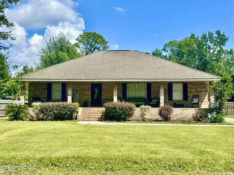 6816 Natchez Rd, Biloxi, MS 39532