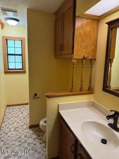 Bath - 1024 Sabrina Dr, Summit, MS 39666 photo 1 of 5