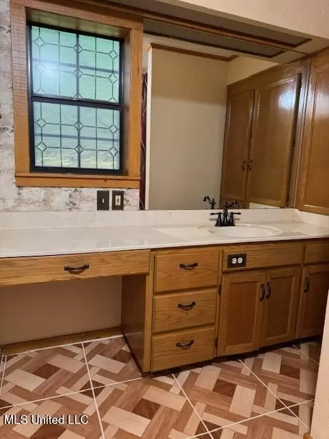Bath - 1024 Sabrina Dr, Summit, MS 39666 photo 4 of 5