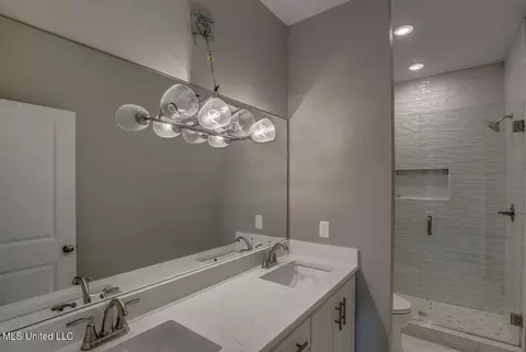 Bath - 1634 Tributary Dr, Hernando, MS 38632 photo 1 of 4