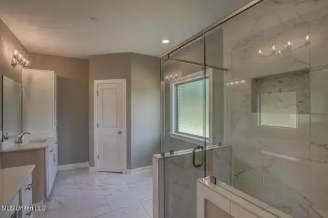 Bath - 1634 Tributary Dr, Hernando, MS 38632 photo 3 of 4