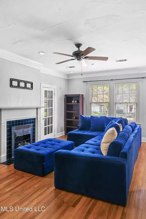 Living - 615 Mohawk Ave, Jackson, MS 39216 photo 3 of 3