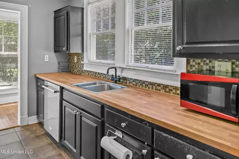 Kitchen - 615 Mohawk Ave, Jackson, MS 39216 photo 2 of 2