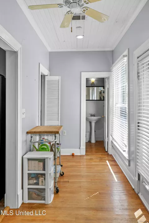 Entry Way - 615 Mohawk Ave, Jackson, MS 39216 photo 3 of 4