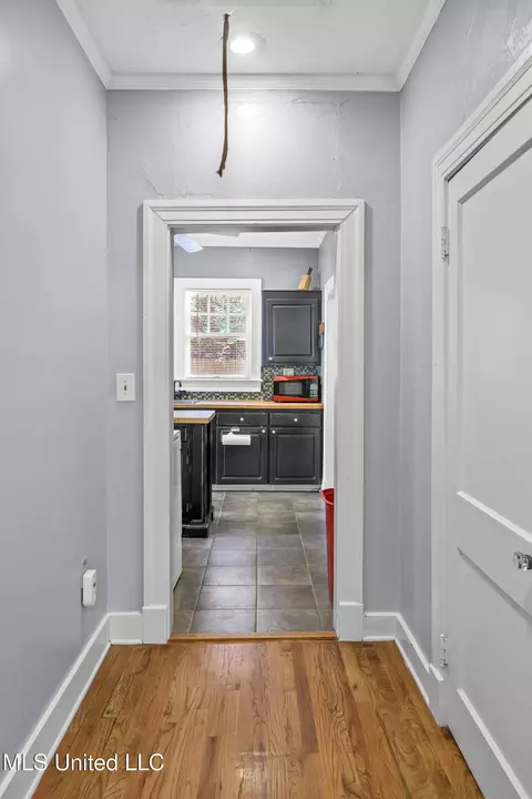 Entry Way - 615 Mohawk Ave, Jackson, MS 39216 photo 4 of 4