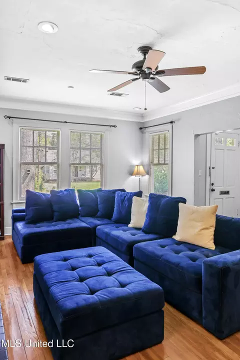 Living - 615 Mohawk Ave, Jackson, MS 39216 photo 2 of 3