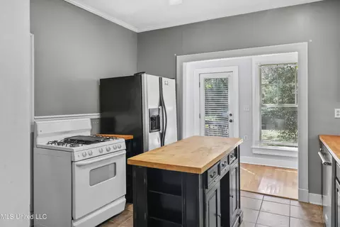 Kitchen - 615 Mohawk Ave, Jackson, MS 39216 photo 1 of 2