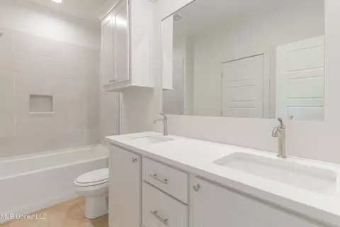 Bath - 118 Trace Pointe Pl, Clinton, MS 39056 photo 9 of 12