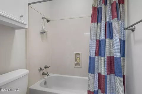 Bath - 148 Deertrail Ln, Madison, MS 39110 photo 6 of 8