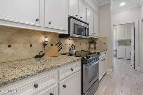 Kitchen - 148 Deertrail Ln, Madison, MS 39110 photo 2 of 4