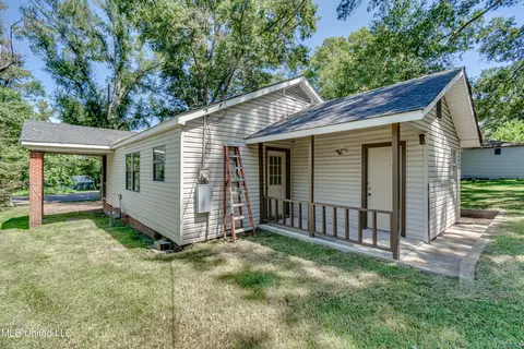 Exterior - 569 Simpson Highway 149, Magee, MS 39111 photo 2 of 3