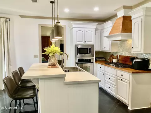 Kitchen - 834 Creston Dr, Byram, MS 39272 photo 1 of 5