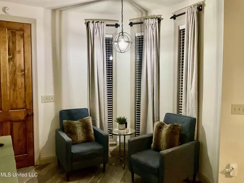 Living - 834 Creston Dr, Byram, MS 39272 photo 9 of 9