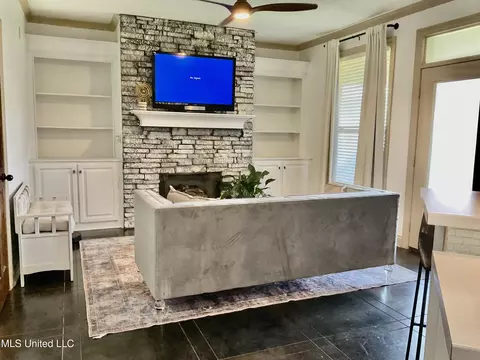 Living - 834 Creston Dr, Byram, MS 39272 photo 8 of 9