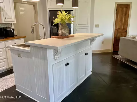Kitchen - 834 Creston Dr, Byram, MS 39272 photo 3 of 5
