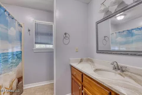 Bath - 3293 Sandy Bluff Dr, Biloxi, MS 39532 photo 3 of 7