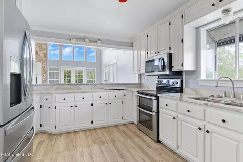 Kitchen - 3293 Sandy Bluff Dr, Biloxi, MS 39532 photo 2 of 2