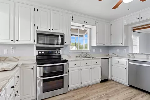 Kitchen - 3293 Sandy Bluff Dr, Biloxi, MS 39532 photo 1 of 2