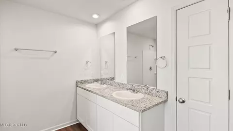 Bath - 800 Fairway Ave, Byram, MS 39272 photo 1 of 5