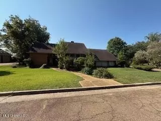 2021 S Petit Bois St, Jackson, MS 39211