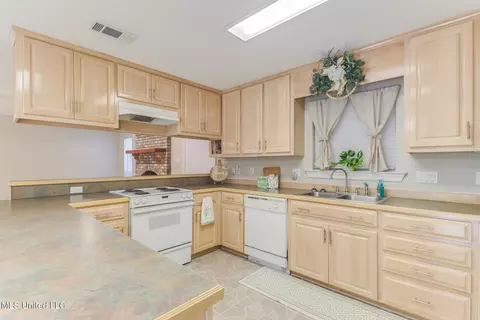 Kitchen - 15819 Peapatch Rd, Biloxi, MS 39532 photo 2 of 2